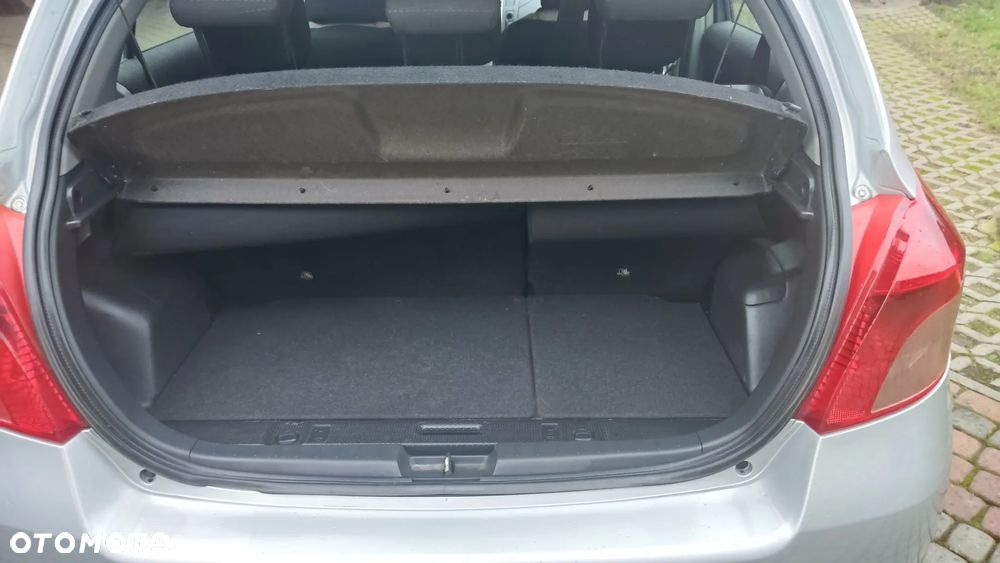 Toyota Yaris - 8