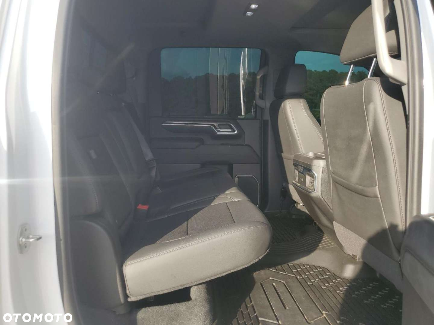 Chevrolet Silverado - 11