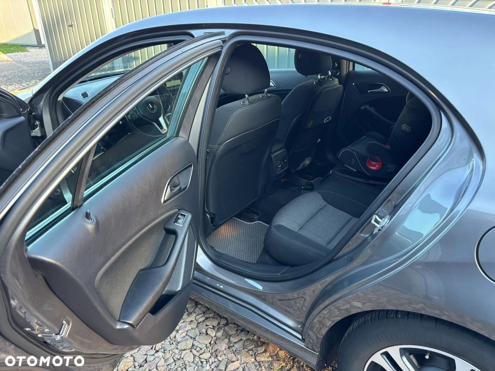 Mercedes-Benz Klasa A 180 (BlueEFFICIENCY) - 10