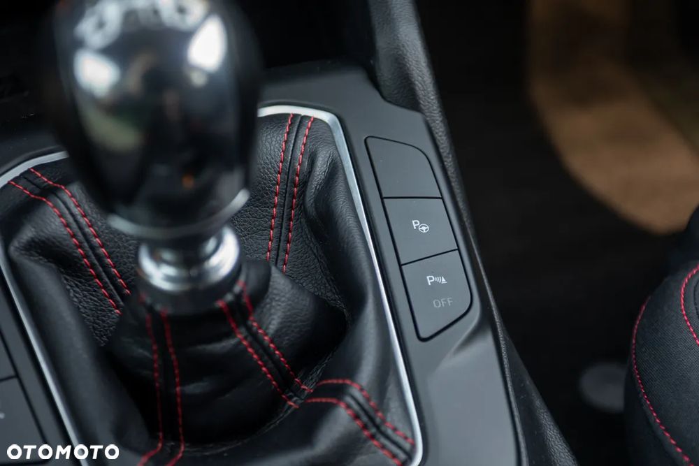 Ford Focus 1.0 EcoBoost Start-Stopp-System ST-LINE DESIGN - 28