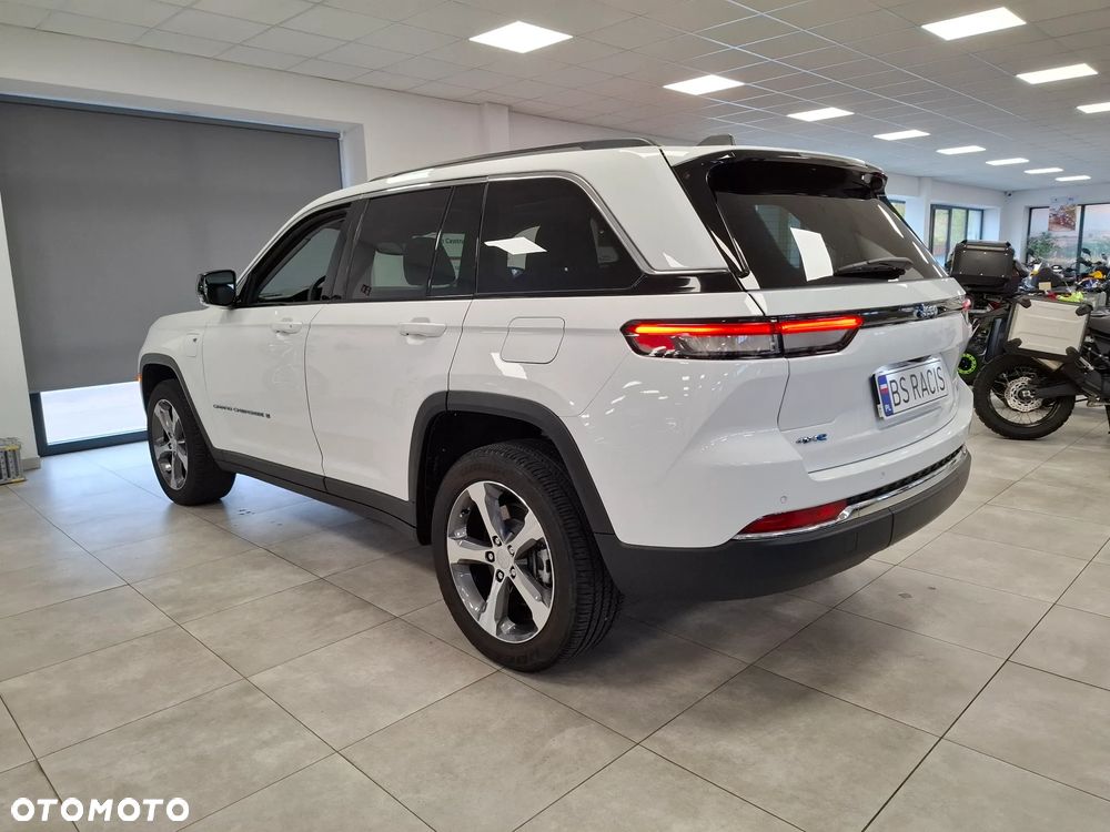 Jeep Grand Cherokee - 27