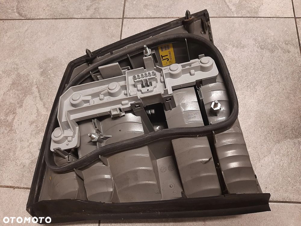 OPEL VECTRA C LIFT LAMPA PRAWA TYŁ TYLNA SEDAN - 3