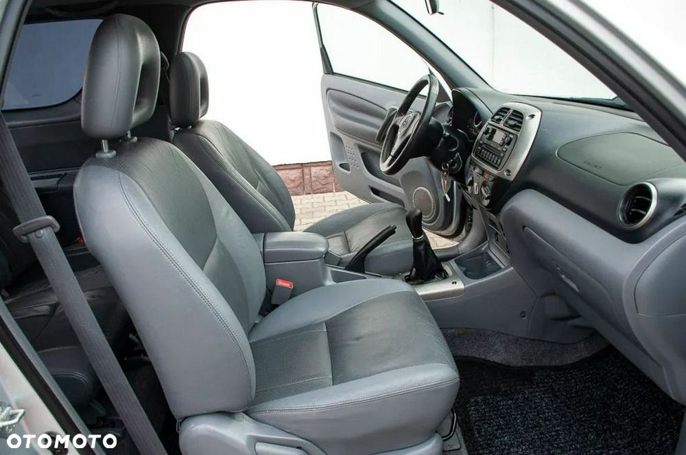 Toyota RAV4 2.0 VVT-i Sol - 13