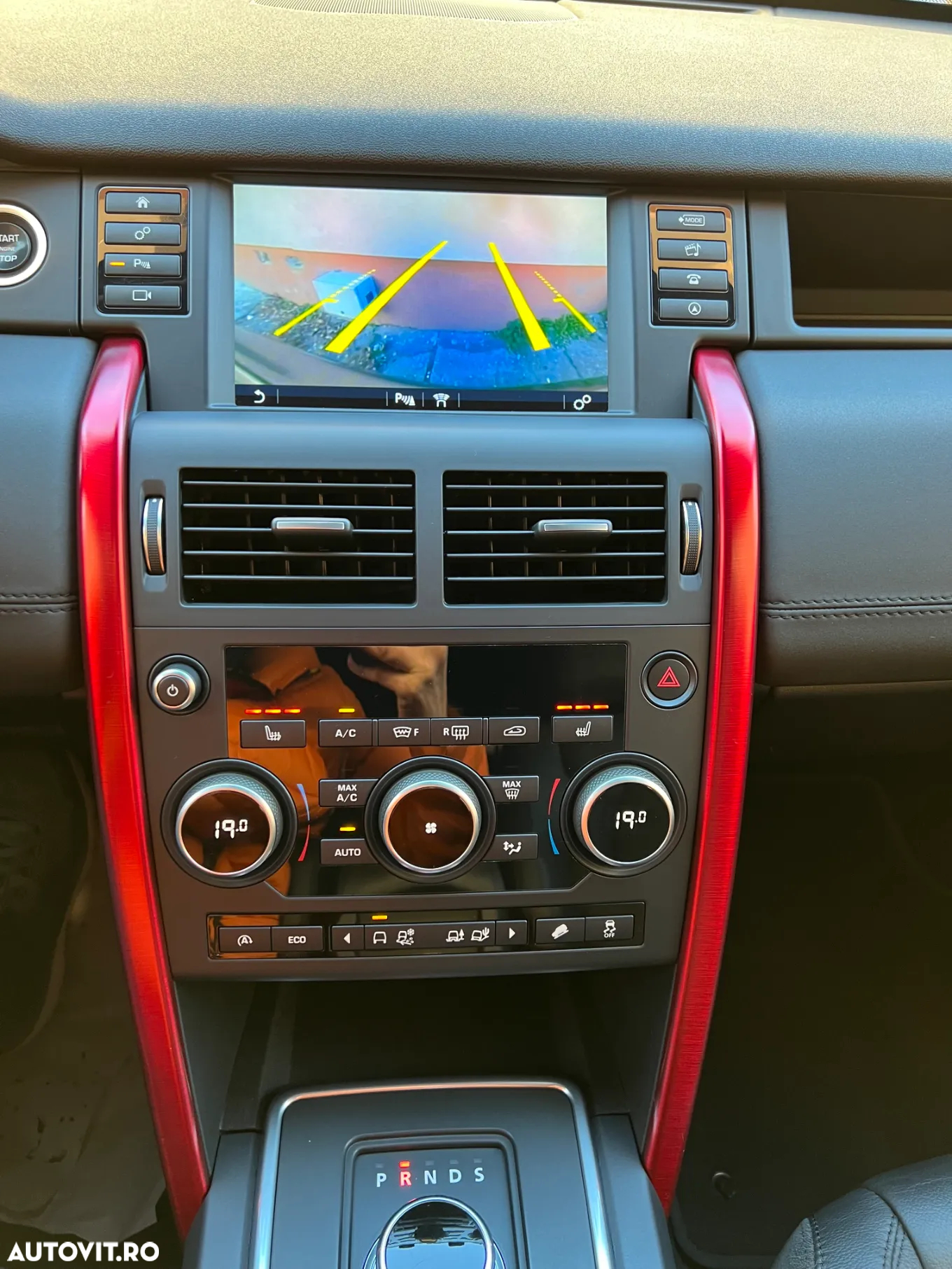 Land Rover Discovery Sport - 8