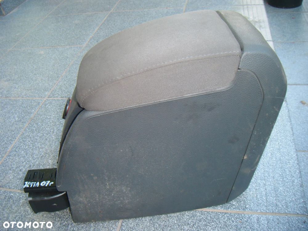 vw jetta III 07r podłokietnik - 1