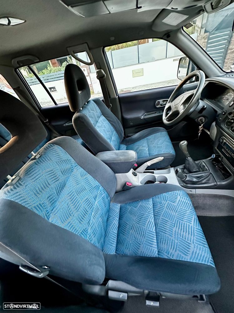 Mitsubishi Pajero Sport 2.5 TD GLS - 12