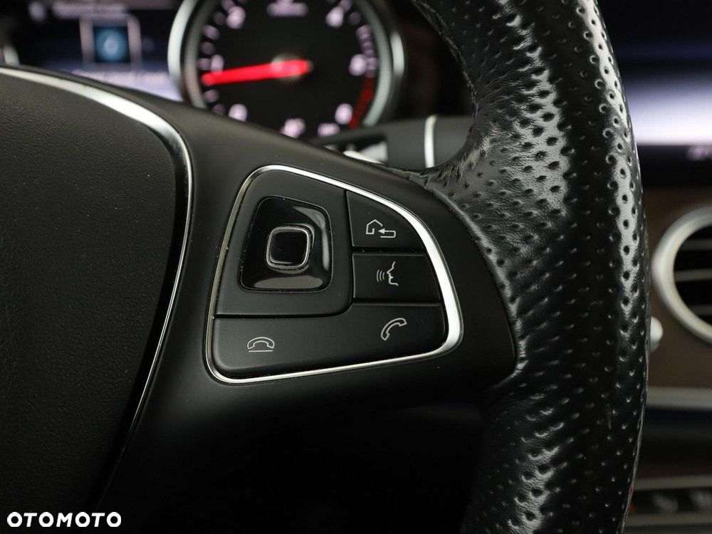 Mercedes-Benz Klasa E 220 d 4-Matic All-Terrain - 33