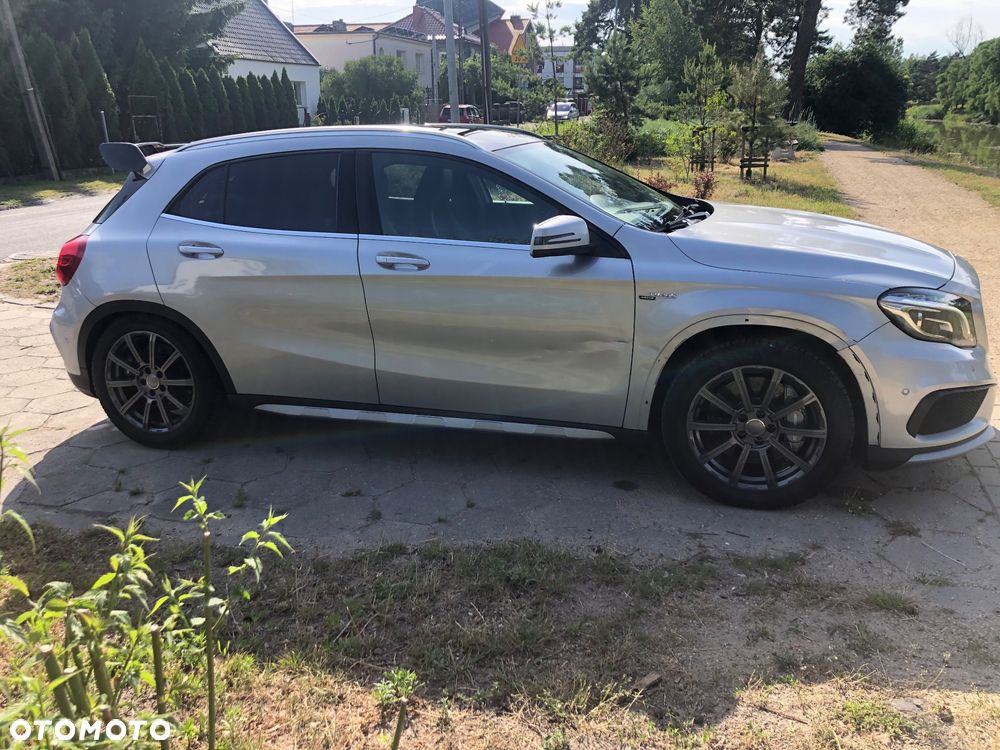 Mercedes-Benz GLA 45 AMG 4Matic 7G-DCT - 5