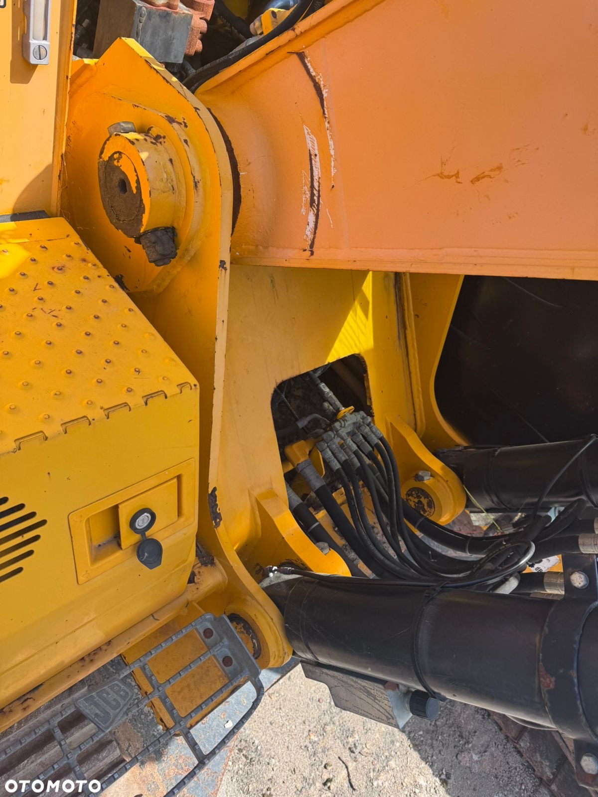 JCB JS210LC - 10