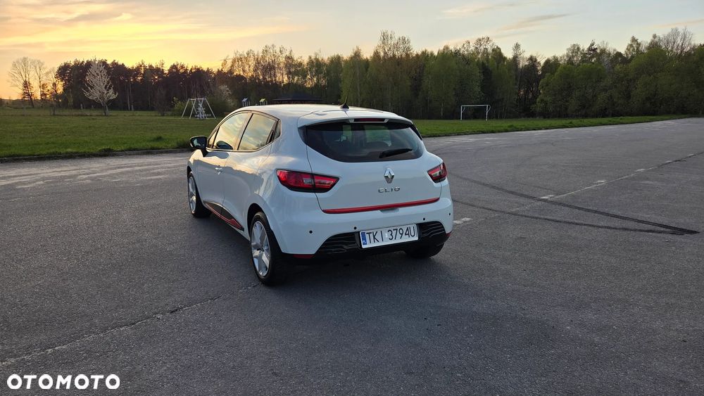 Renault Clio 1.2 16V 75 Luxe - 11