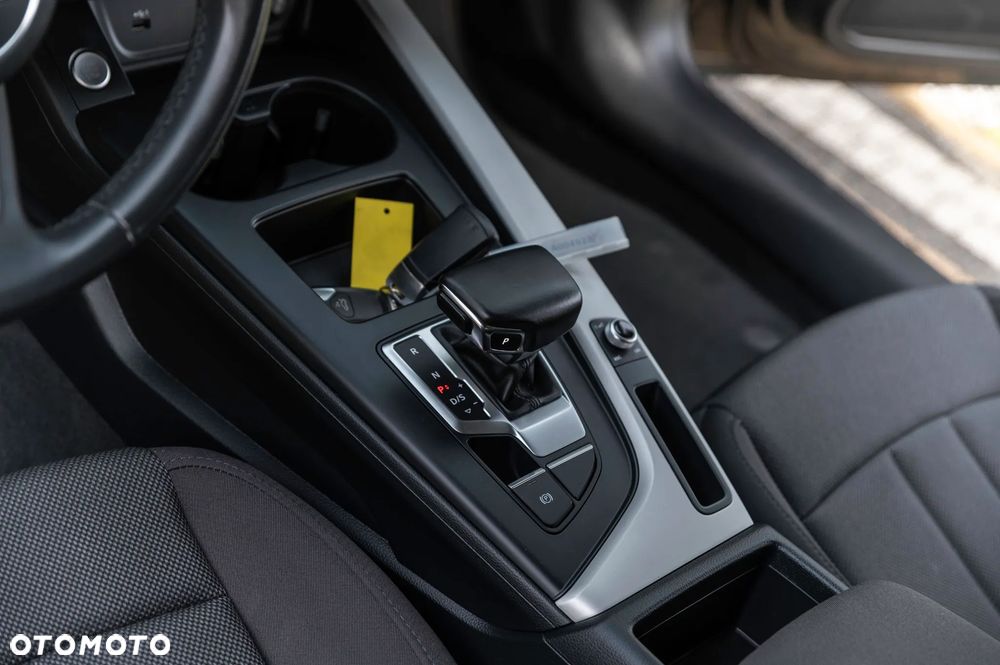 Audi A4 Avant 2.0 TDI ultra S tronic design - 33