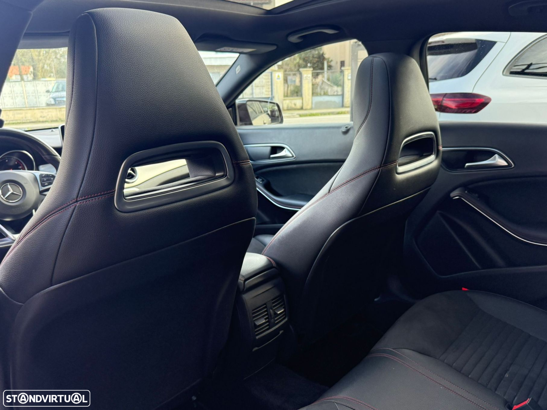 Mercedes-Benz CLA 200 d Shooting Brake AMG Line - 17
