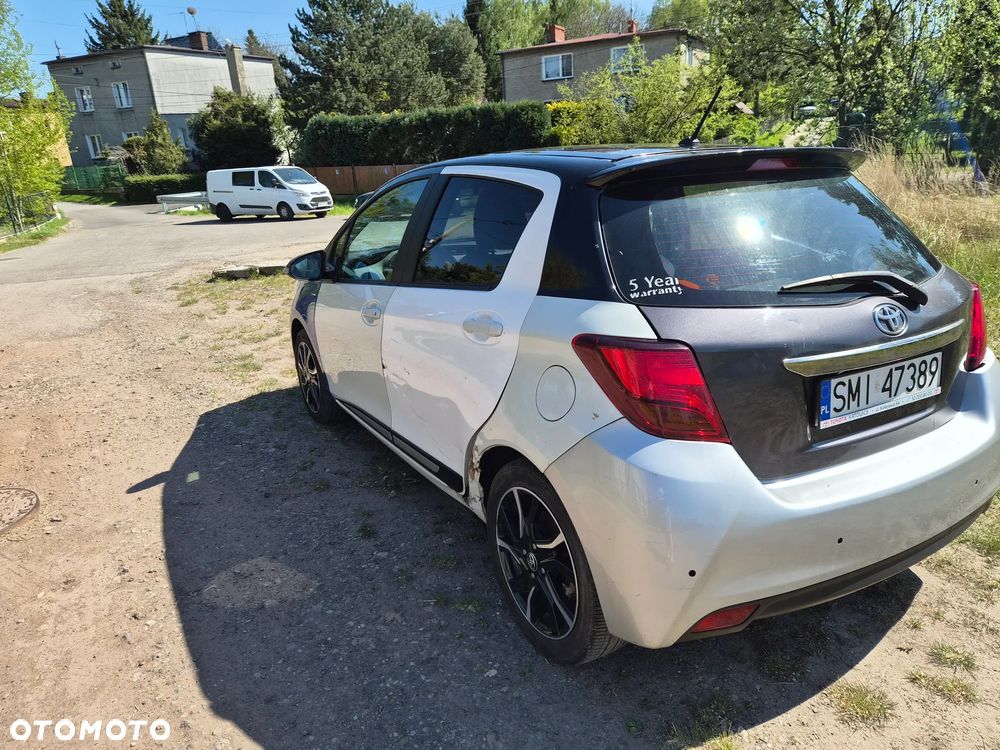 Toyota Yaris Hybrid 100 Selection - 18