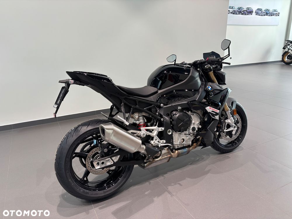 BMW S - 4