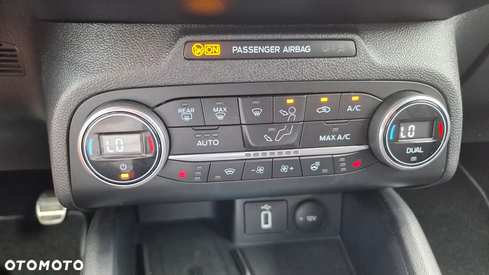 Ford Focus 1.0 EcoBoost Hybrid ST-LINE DESIGN - 13