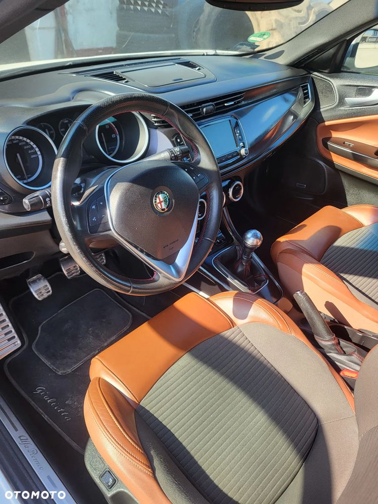 Alfa Romeo Giulietta 2.0 JTDM Exclusive - 9