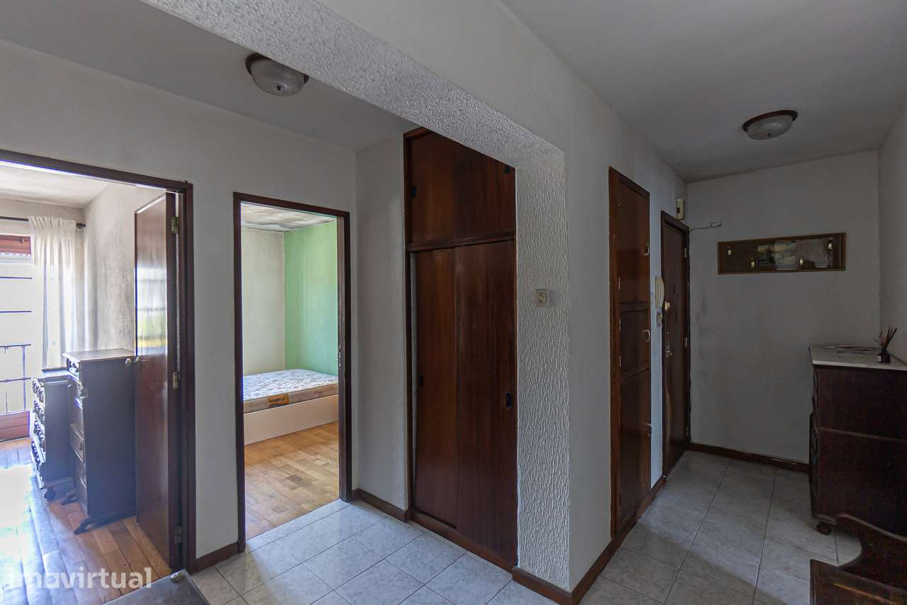 Apartamento T2 com duas frentes na zona da Biquinha - Grande imagem: 3/18
