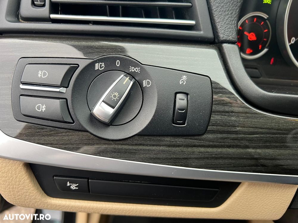 BMW Seria 5 520d Aut. Luxury Line - 14