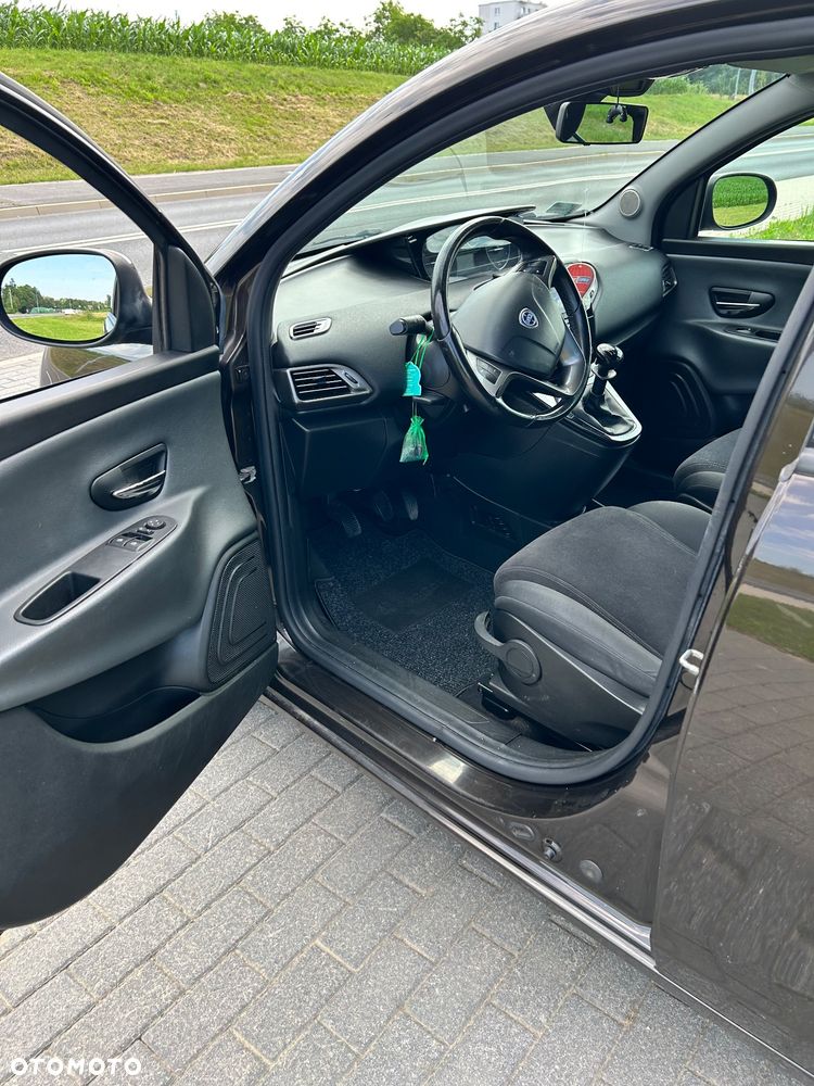 Lancia Ypsilon 0.9 Platinum S&S - 12