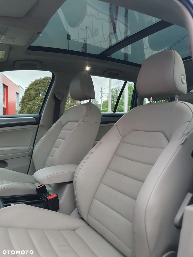 Volkswagen Golf - 8