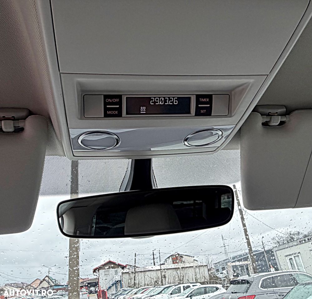 Volkswagen Caravelle - 8