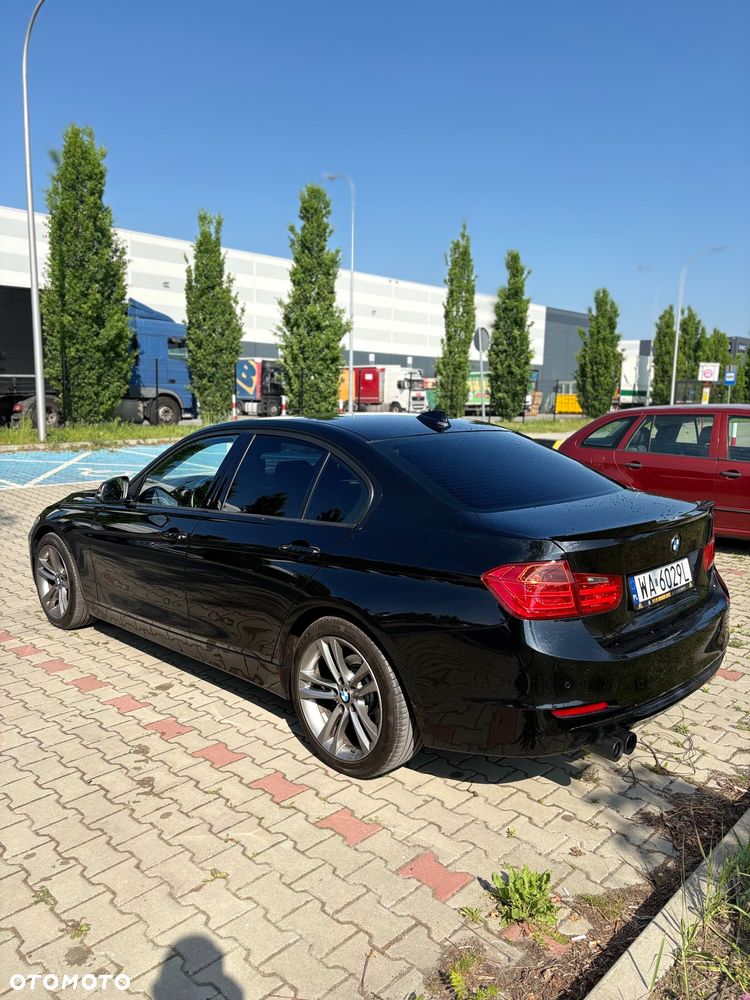 BMW Seria 3 328i Sport Line - 25