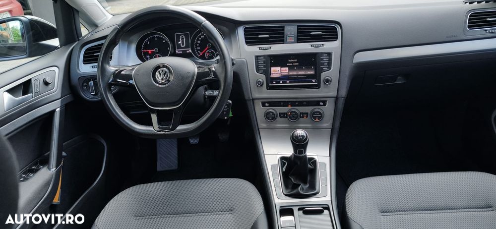 Volkswagen Golf - 6