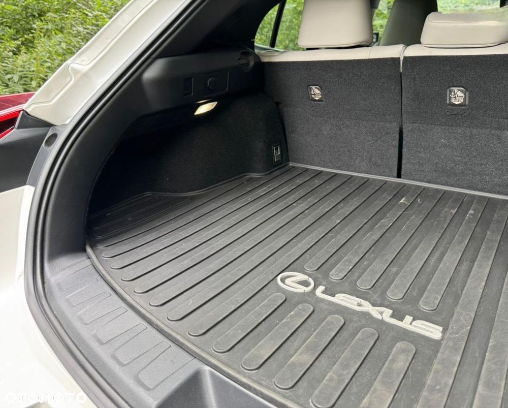 Lexus UX - 13