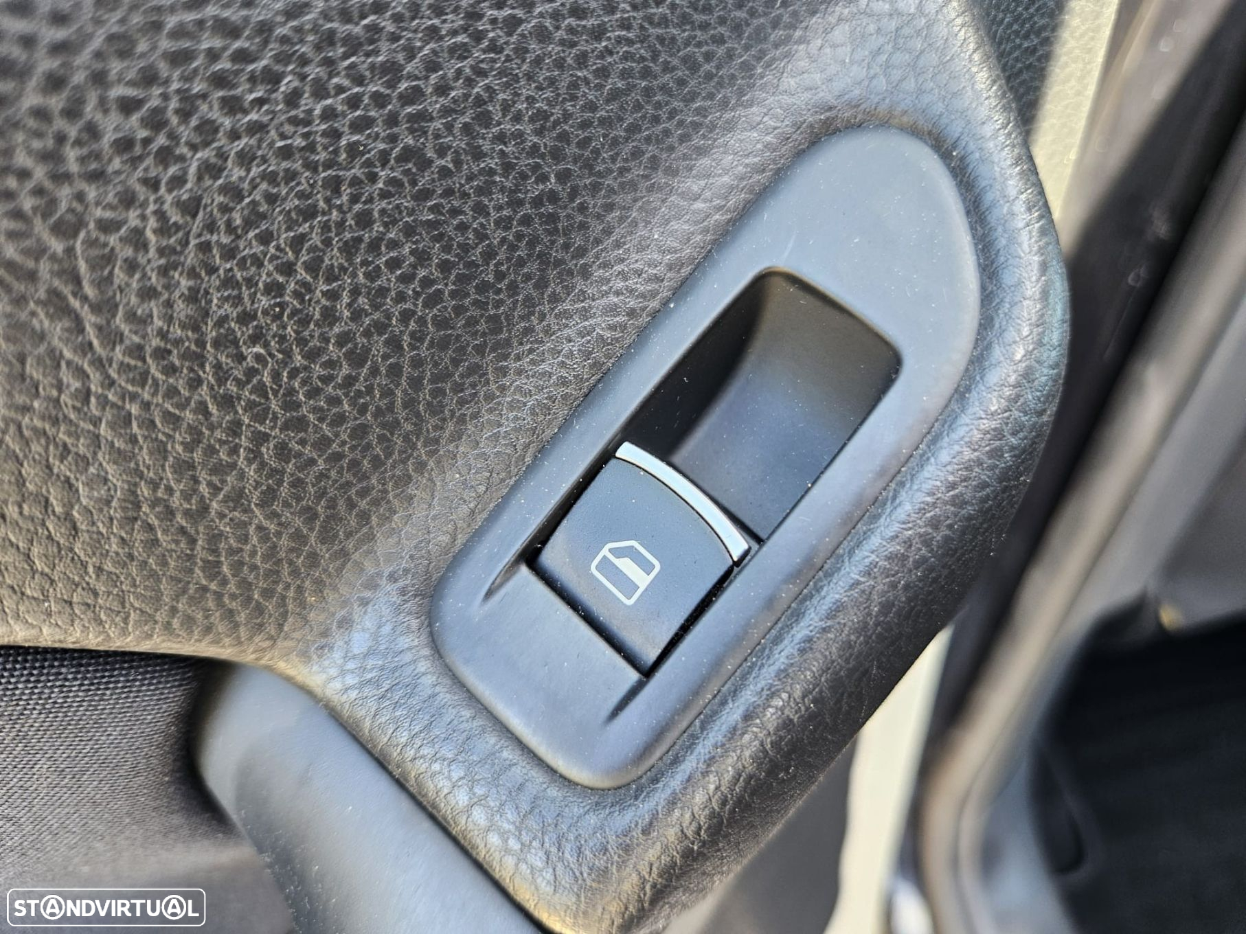 VW Golf 1.6 TDi Highline DSG - 41