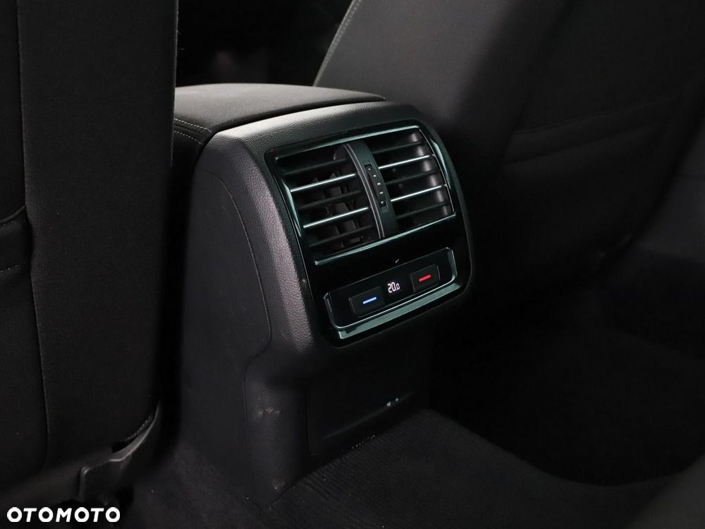Volkswagen Passat - 36