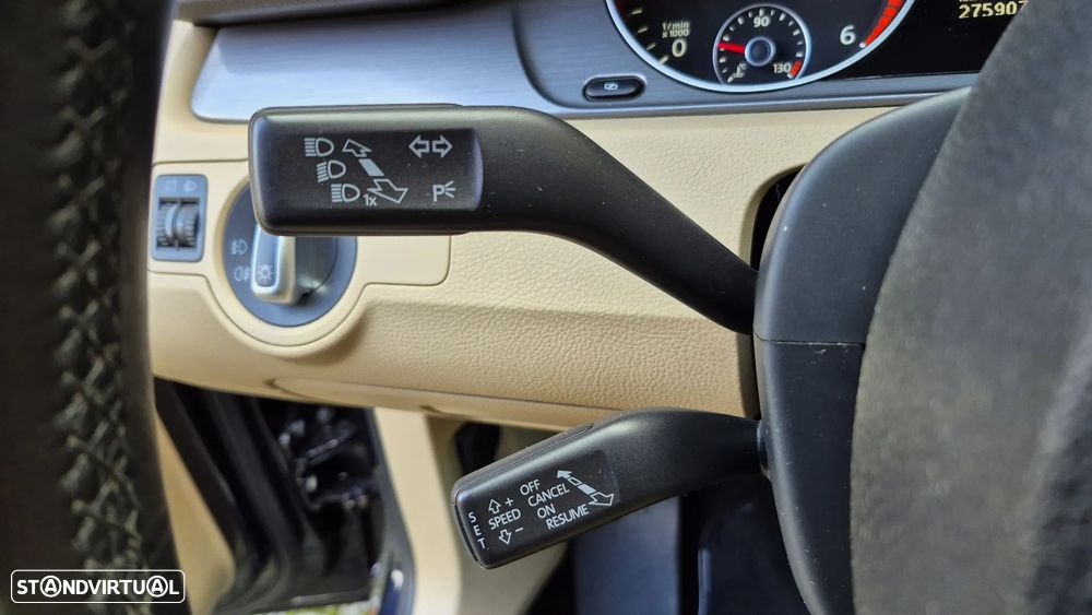 VW Passat 1.6 TDI BlueMotion Highline - 21