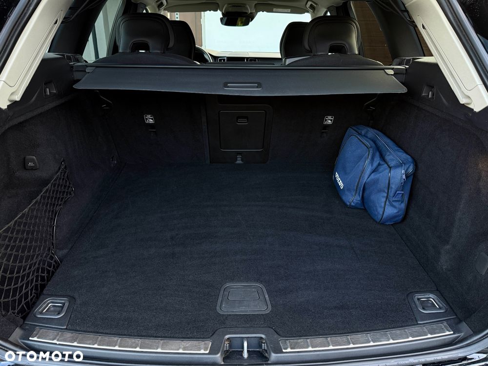 Volvo XC 60 B4 D AWD Momentum Pro - 8