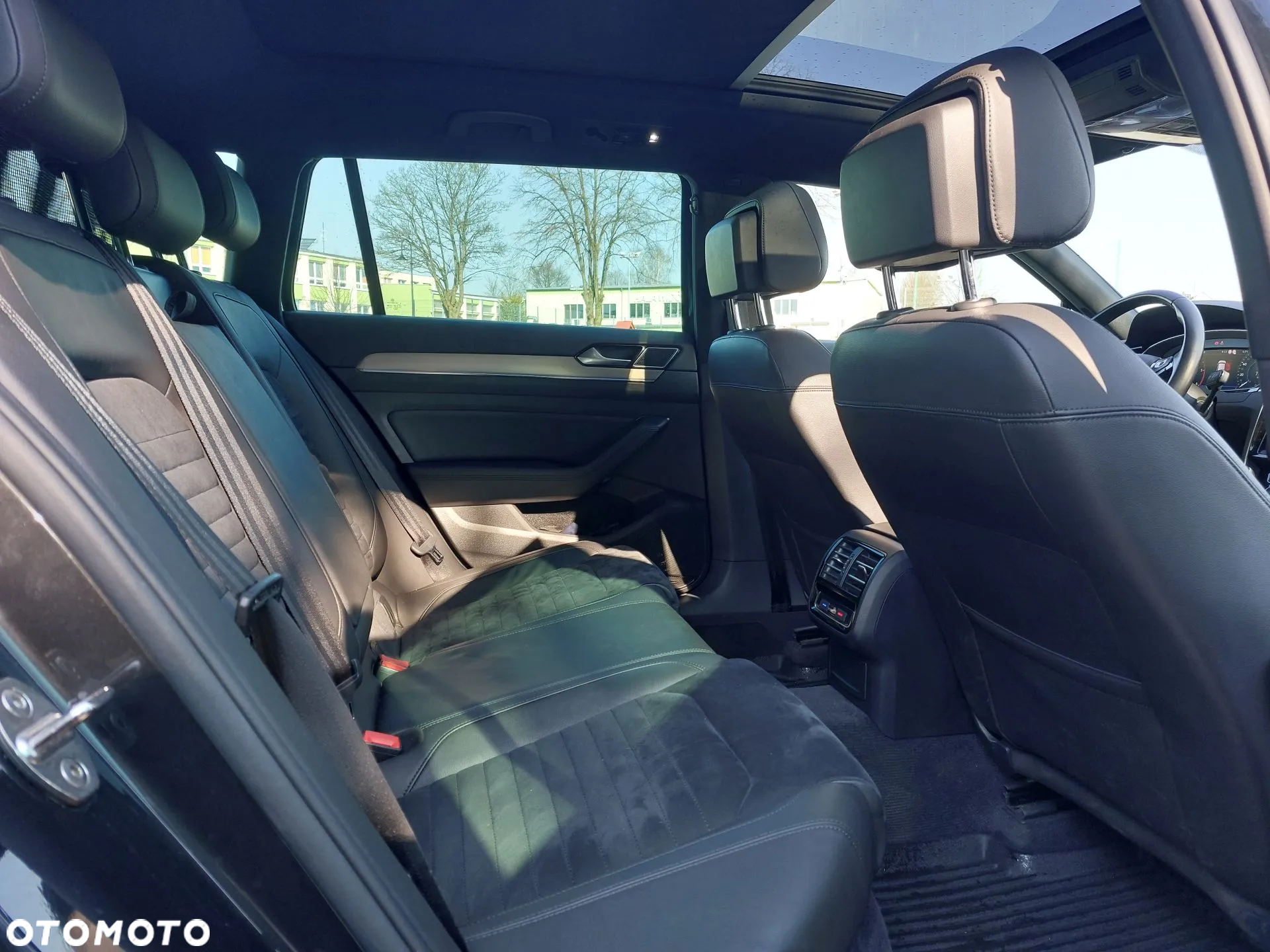 Volkswagen Passat Variant 2.0 TDI SCR Highline - 5