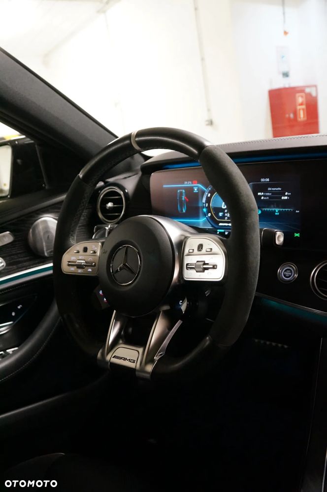 Mercedes-Benz Klasa E AMG 63 S 4Matic+ T AMG Speedshift MCT-9G - 23