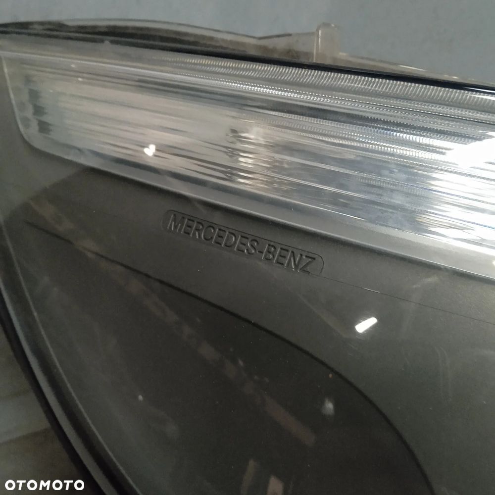Lampa przednia prawa W447 - 2