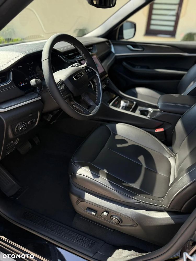Jeep Grand Cherokee - 19