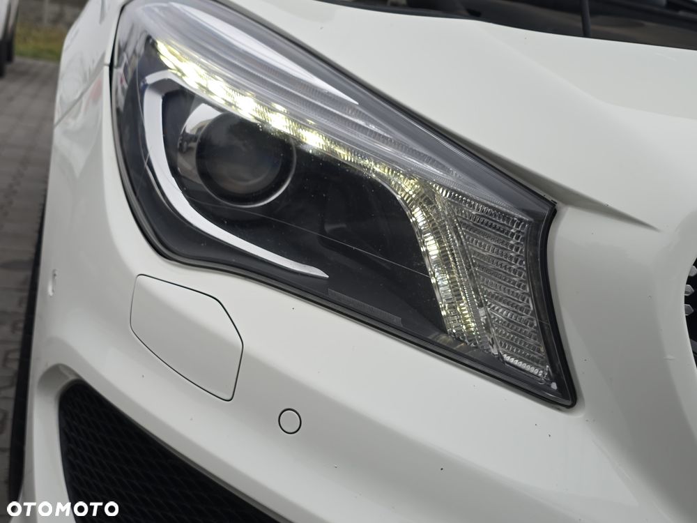 Mercedes-Benz CLA 180 AMG Line - 20