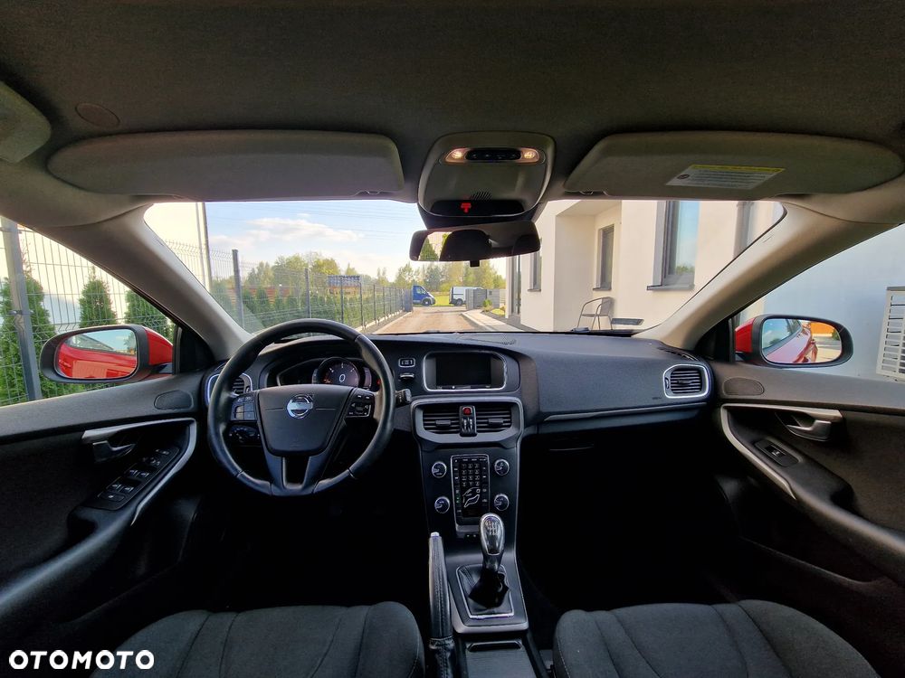 Volvo V40 D2 R-Design - 18