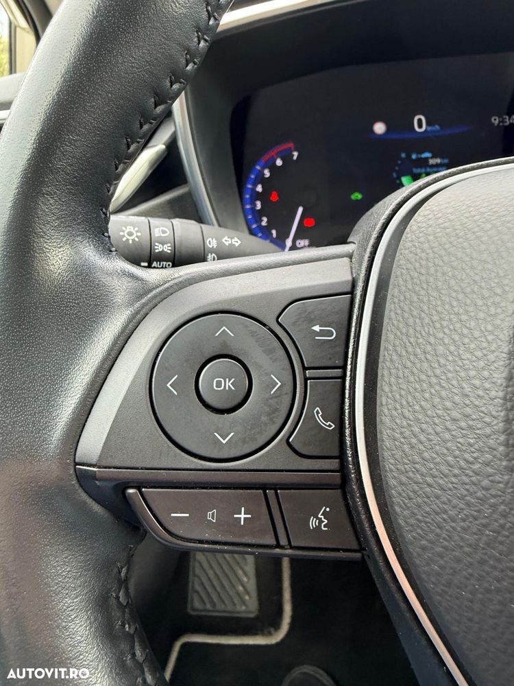 Toyota Corolla Sedan 1.8 HSD Dynamic - 11