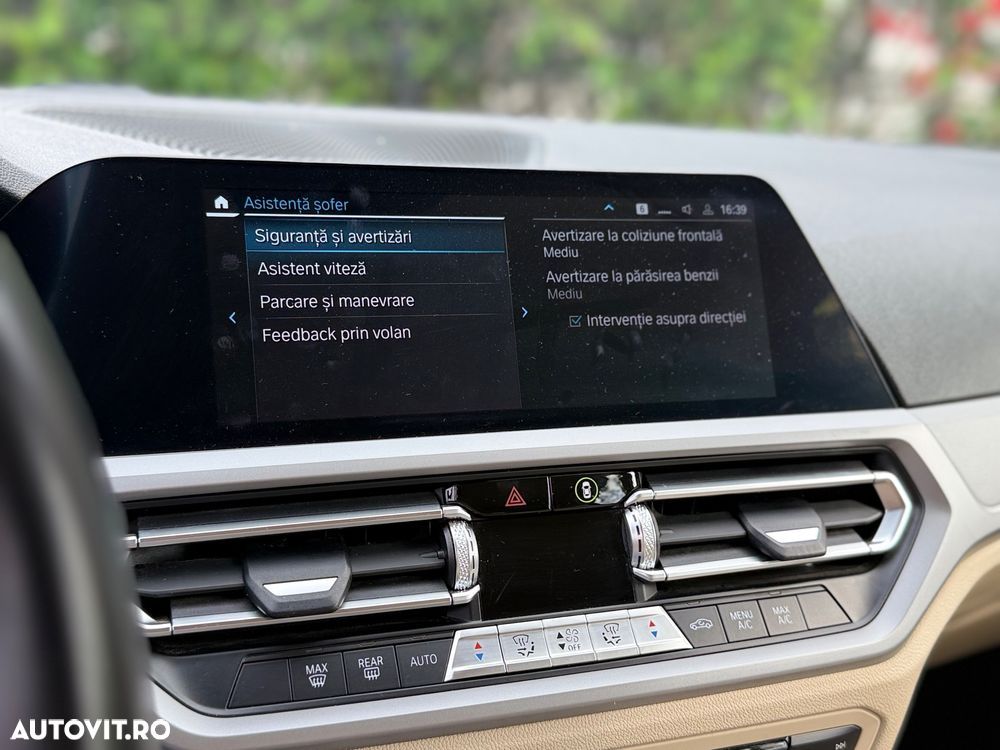 BMW Seria 3 330e Aut. - 33