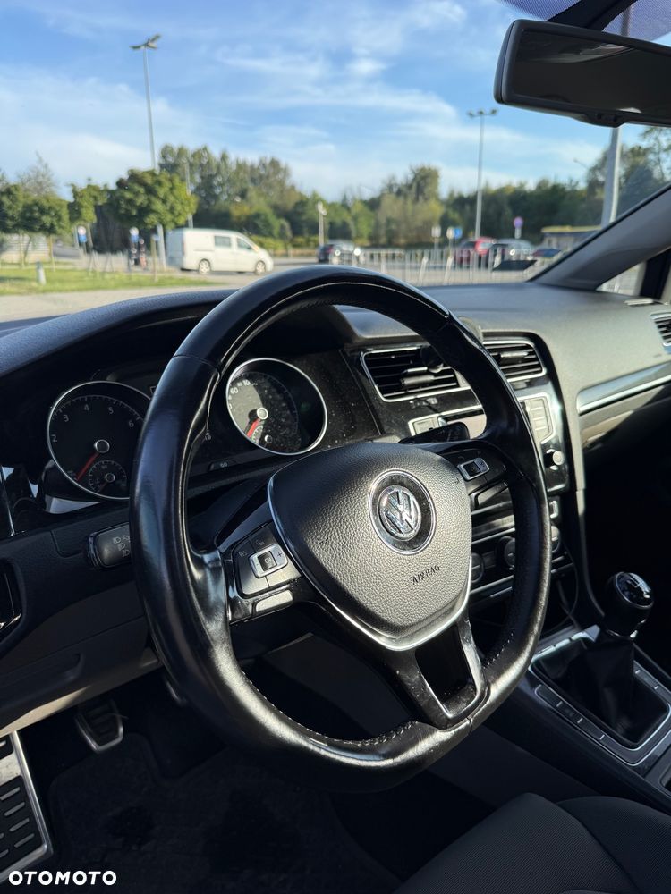 Volkswagen Golf - 6