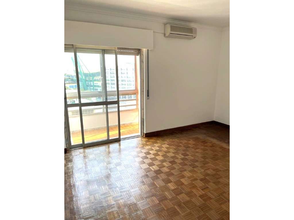 Apartamento T3 para Arrendar em Telheiras com 1 lugar de estacionam... - Grande imagem: 2/19