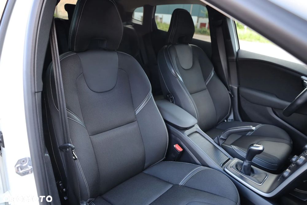 Volvo V40 T2 Drive-E Momentum - 25
