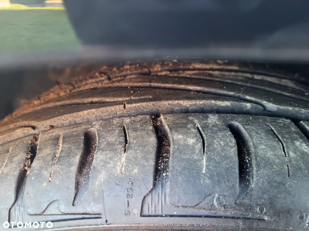 Mazda 3 1.6 Exclusive + - 22