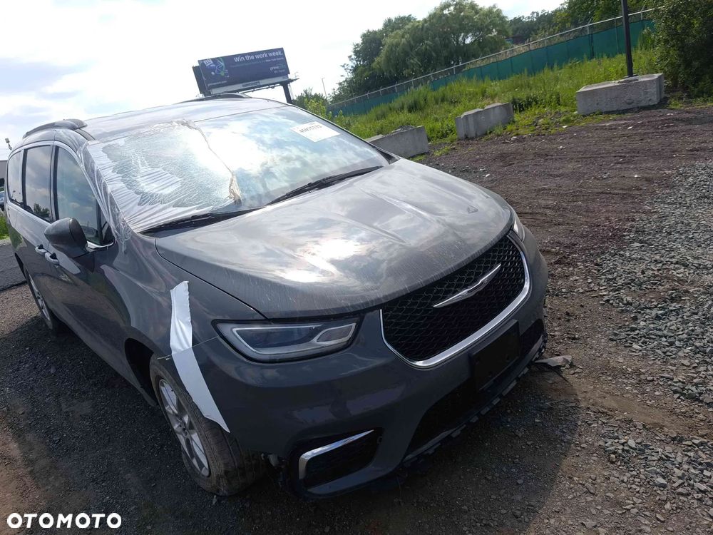 Chrysler Pacifica - 30