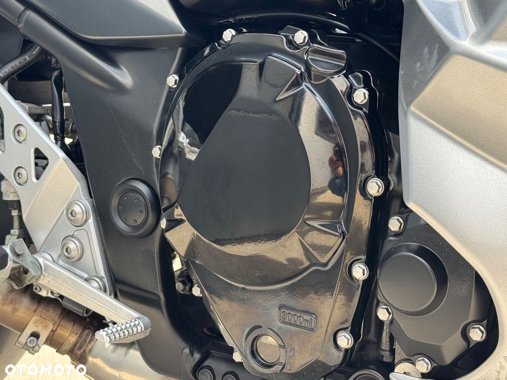 Suzuki GSX - 37