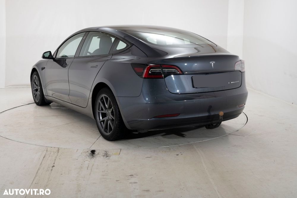 Tesla Model 3 - 4