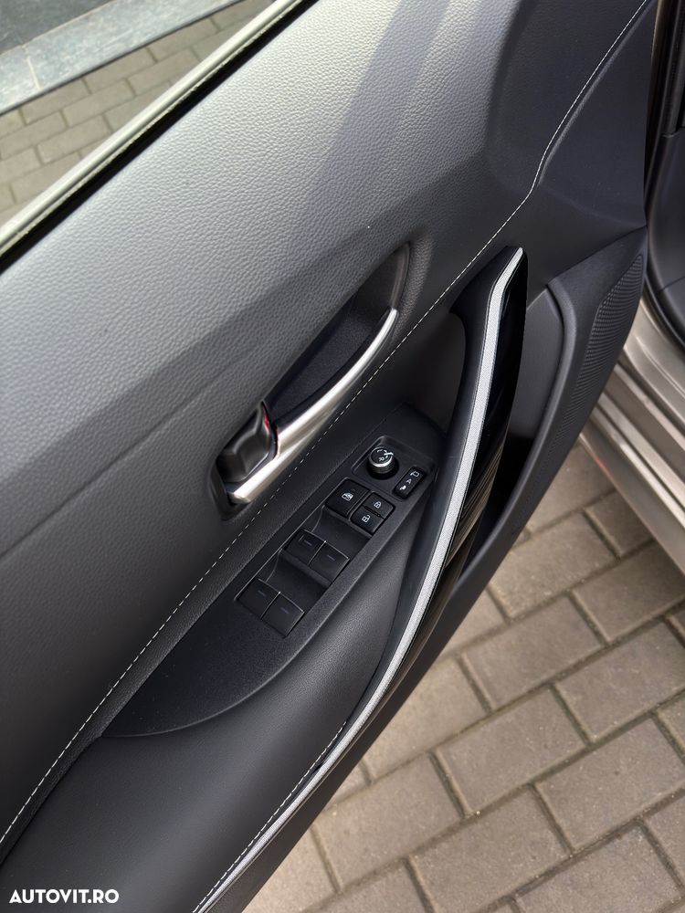 Toyota Corolla 1.8 Hybrid Touring Sports Business Edition - 17