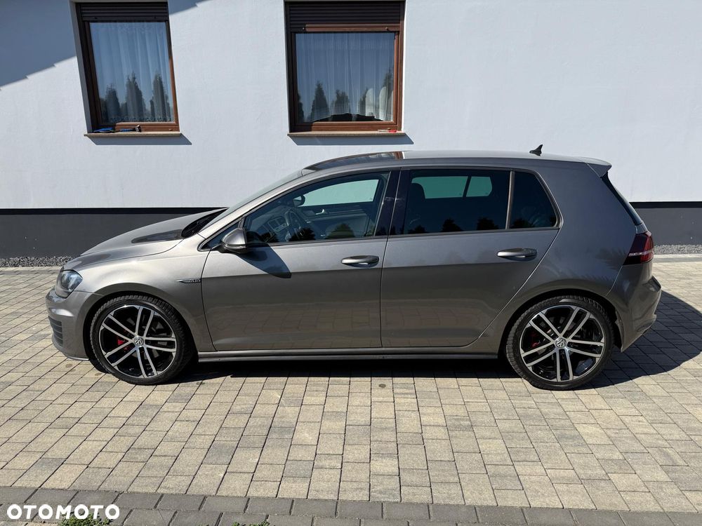 Volkswagen Golf - 6