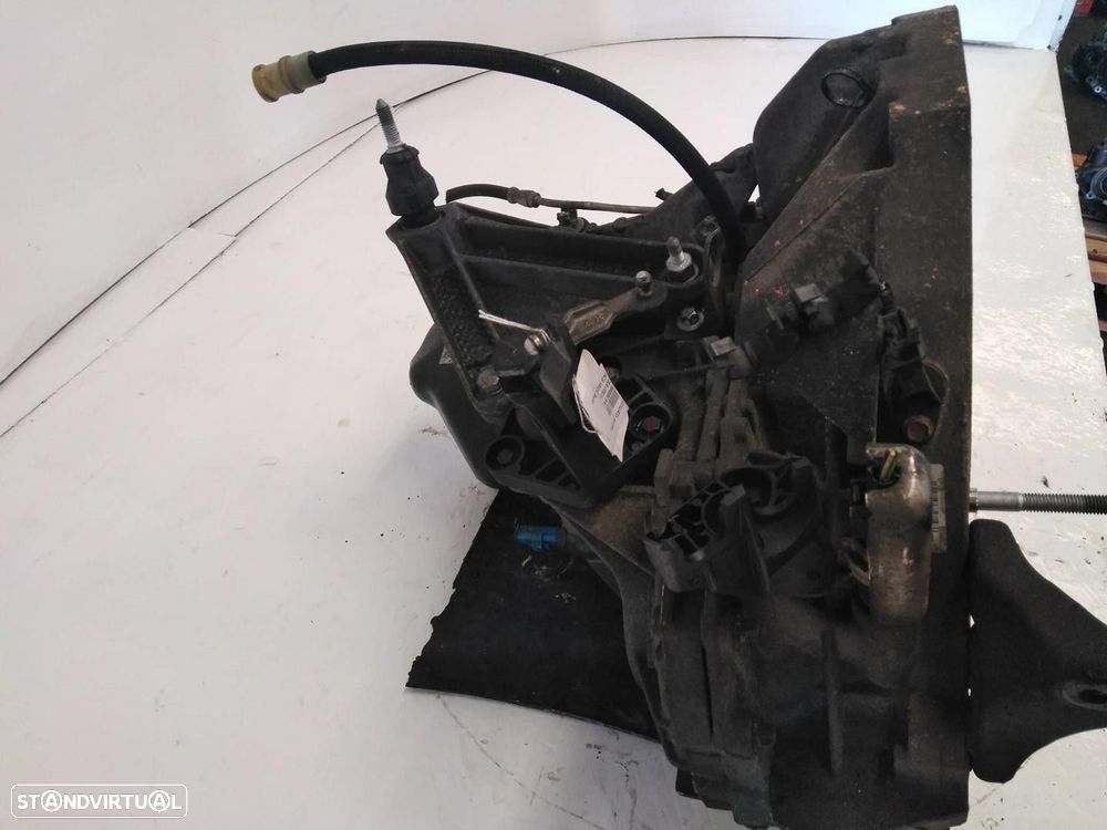 CAIXA VELOCIDADES DACIA SANDERO 2010 - 2